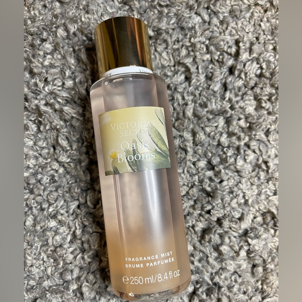 Victoria’s Secret fragrance mist Oasis Blooms